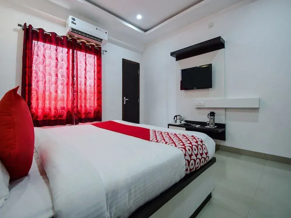 Hotel White Tulip by OYO Rooms