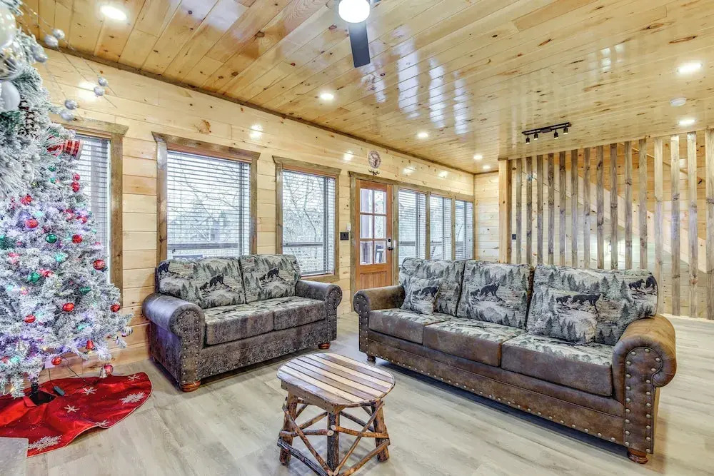 Hot Tub & Spectacular Views: Sevierville Cabin
