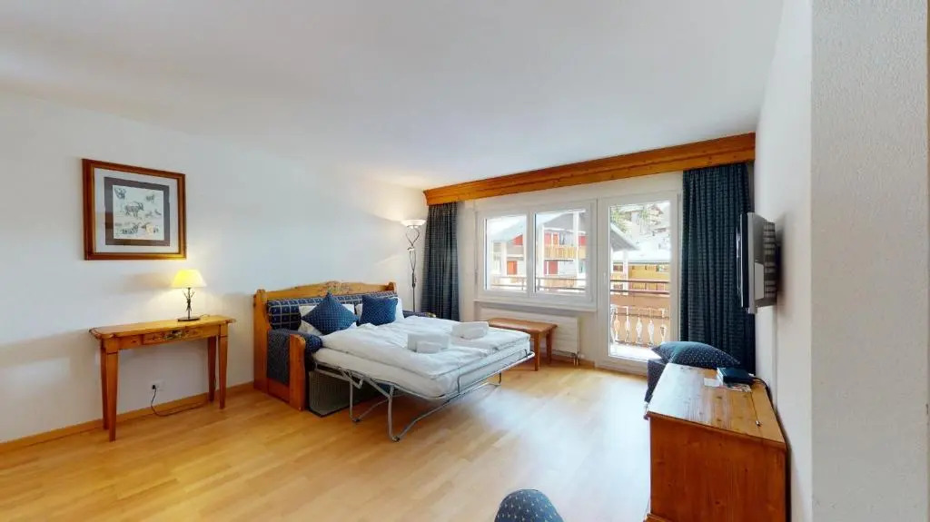 Gonenstein Residence in Leukerbad, entire apartment/studio with balcony