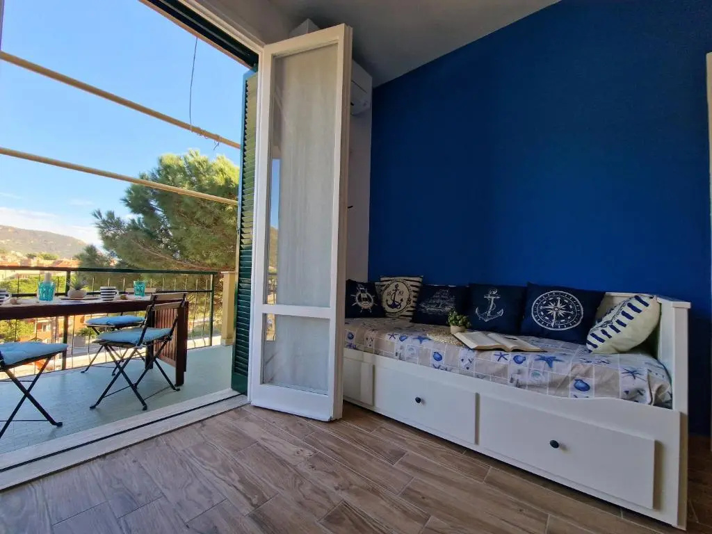 650 metri dal Mare - WiFi - Terrazzo - Piscina - A/C