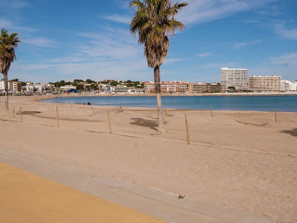 Fantastic Holiday Home With Private Swimming Pool, Near the Beach