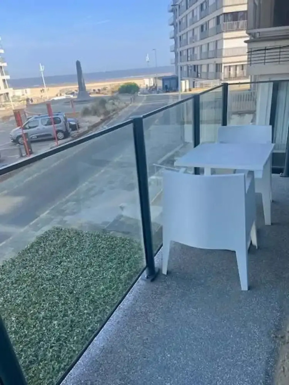 Huswell - Beachfront Apartment With Bike Storage