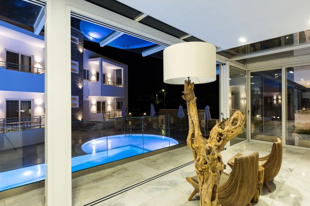 Cyano Hotel
