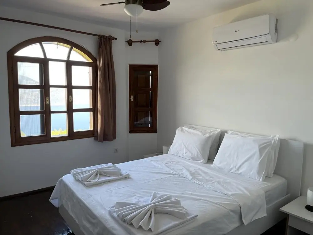 Private House With Pool and Sea View in Antalya