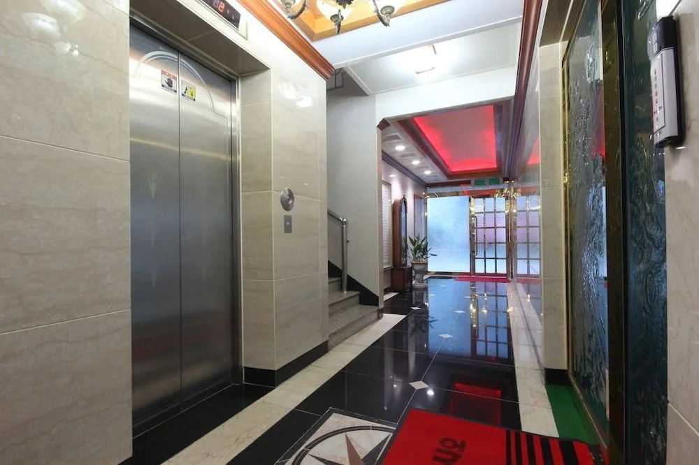 Utopia Hotel