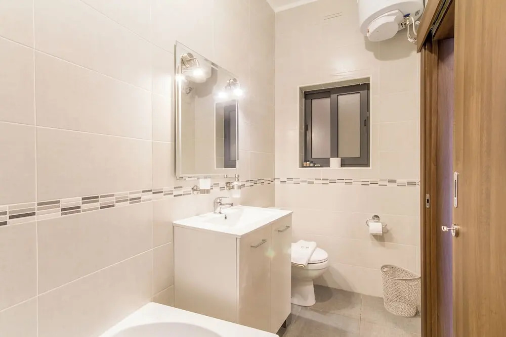 TaSiku Gozitan villa Pool & hot tub - Happy Rentals