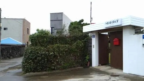 Yeojamani Guesthouse (Female Only)
