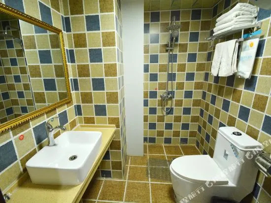 Hi Theme Hotel (Xuchang Caowei Ancient City Pang Donglai Life Square)