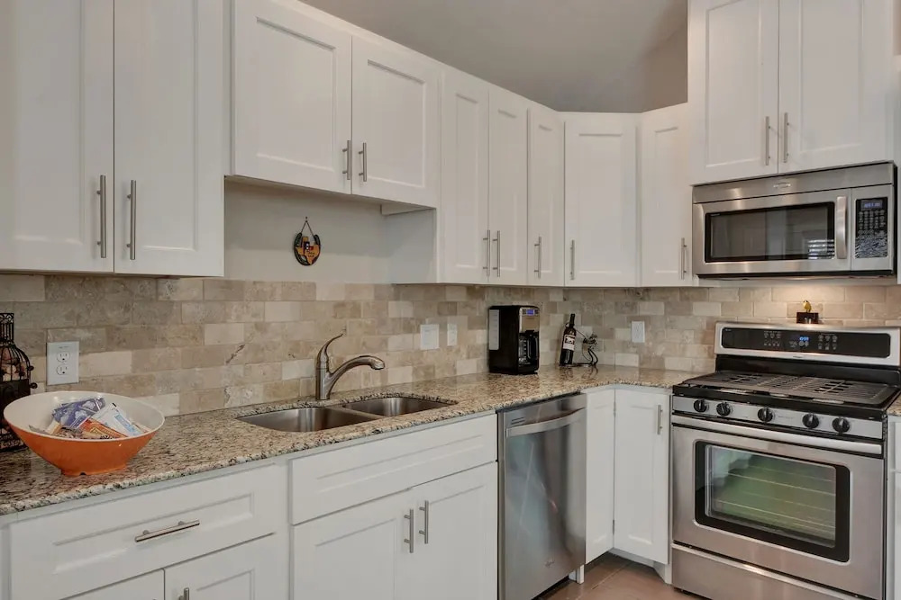 2BR Renovated Austin Coach House by RedAwning