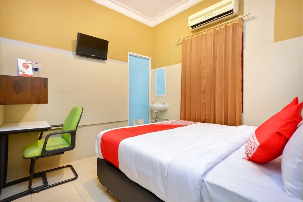 OYO 476 Hotel Naura