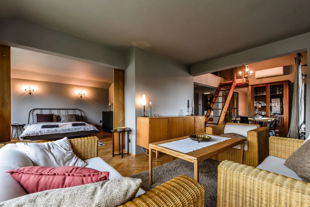 FM Luxury 3-BDR Apartment - 3 Levelled Home