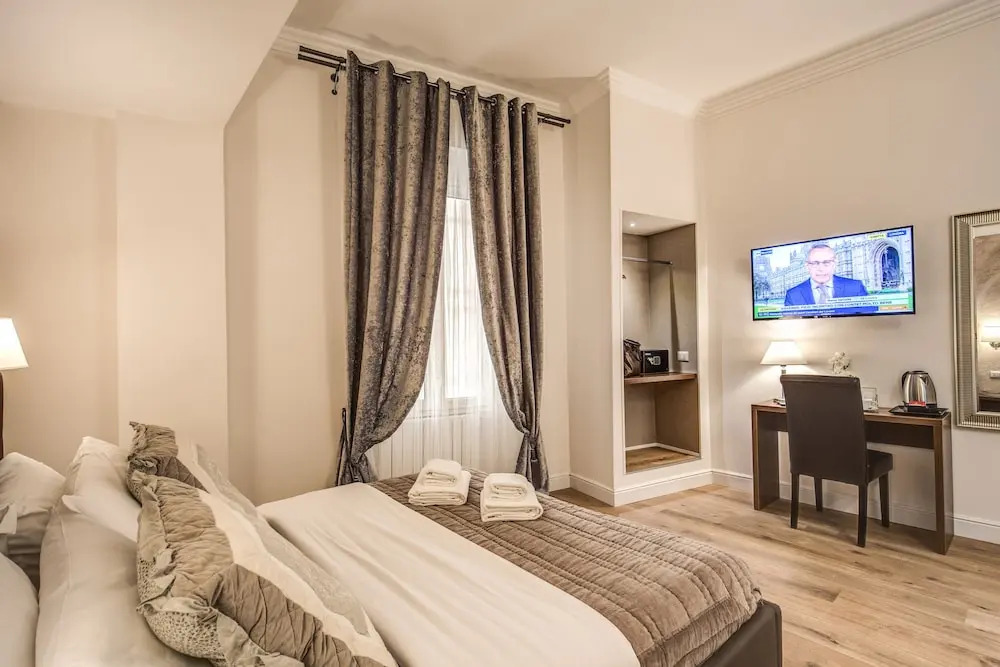 River Luxury Suites