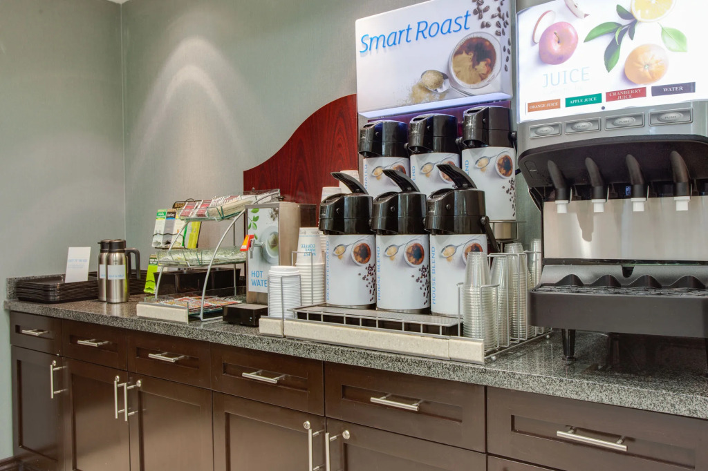 Holiday Inn Express & Suites Ottawa East-Orleans by IHG