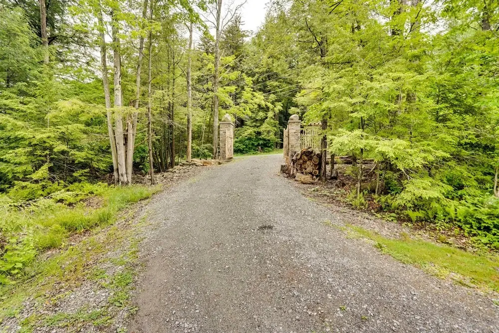 Secluded Elka Park Cabin: Hot Tub & Fire Pit!