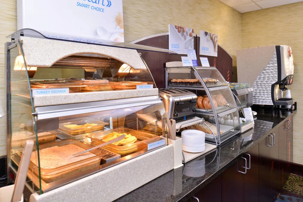 Holiday Inn Express & Suites Central Omaha by IHG