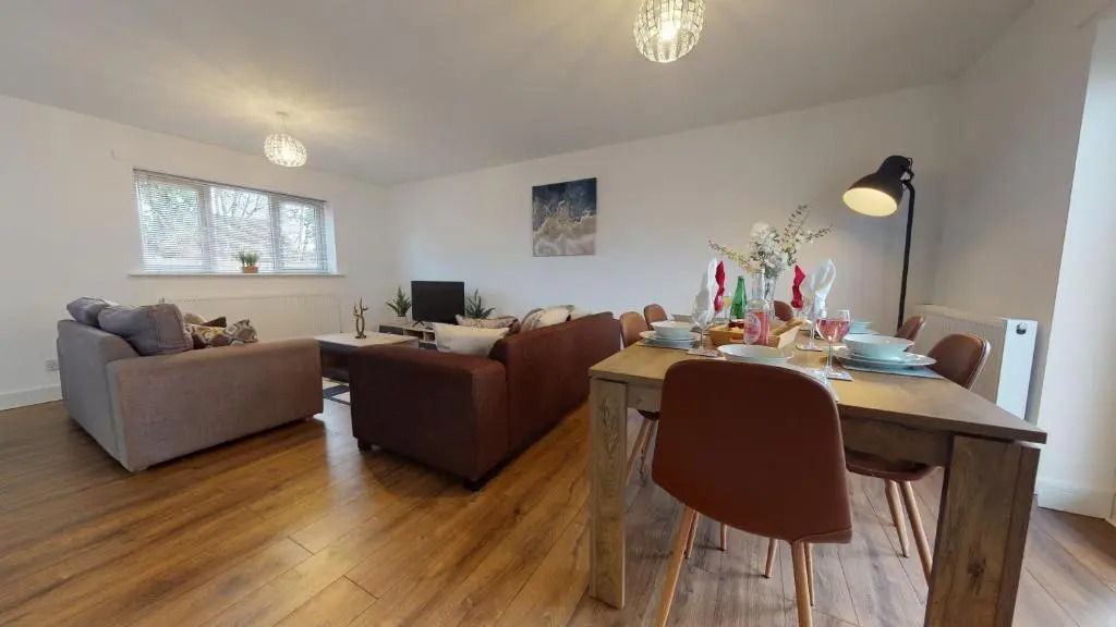 Step Free 2 Bedroom Apartment, Business, Leisure, Contractors, SRK Serviced Accommodation