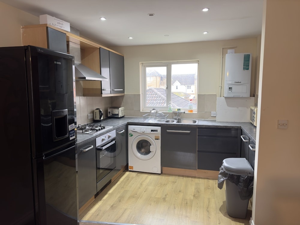 Lovely 2 Bedroom Family Holiday Home in London