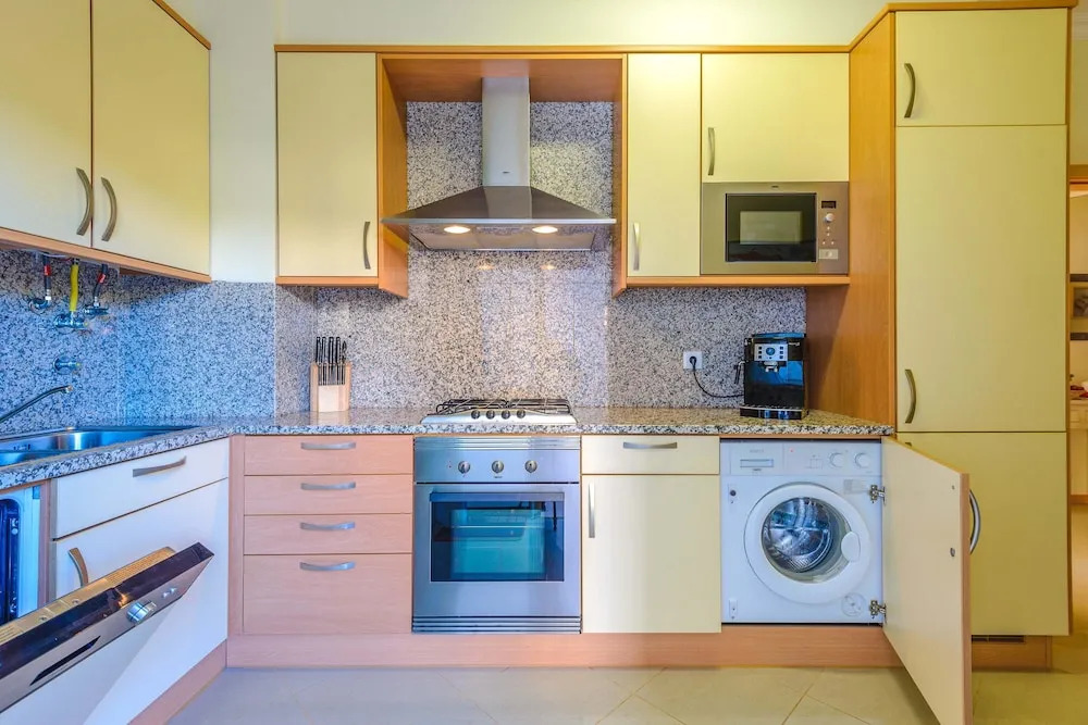 Sea view Apartment with 3 spacious Terraces & 2 Swimming pools