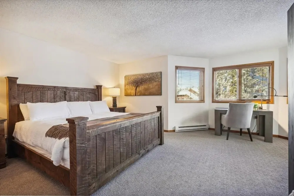 Woods Manor B101 1 Bedroom Condo by Redawning