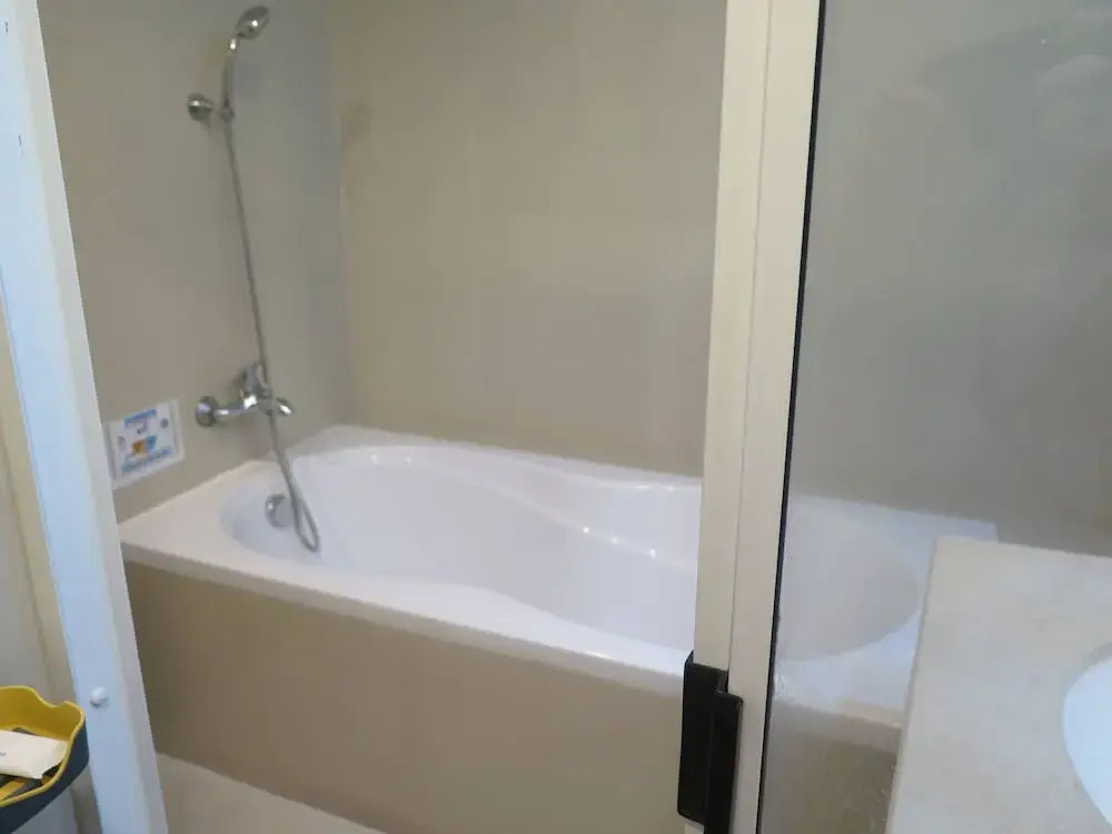 7D - 3 Bedroom Downtown Apartment With Shared Pool
