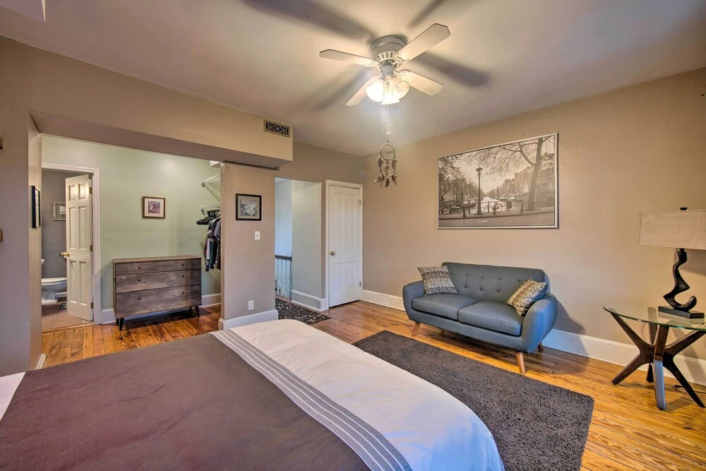 Harrisburg Retreat w/ Deck, Balcony & Grill!