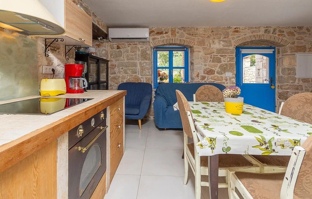 Stunning Home in Mihelici With Wifi and 3 Bedrooms