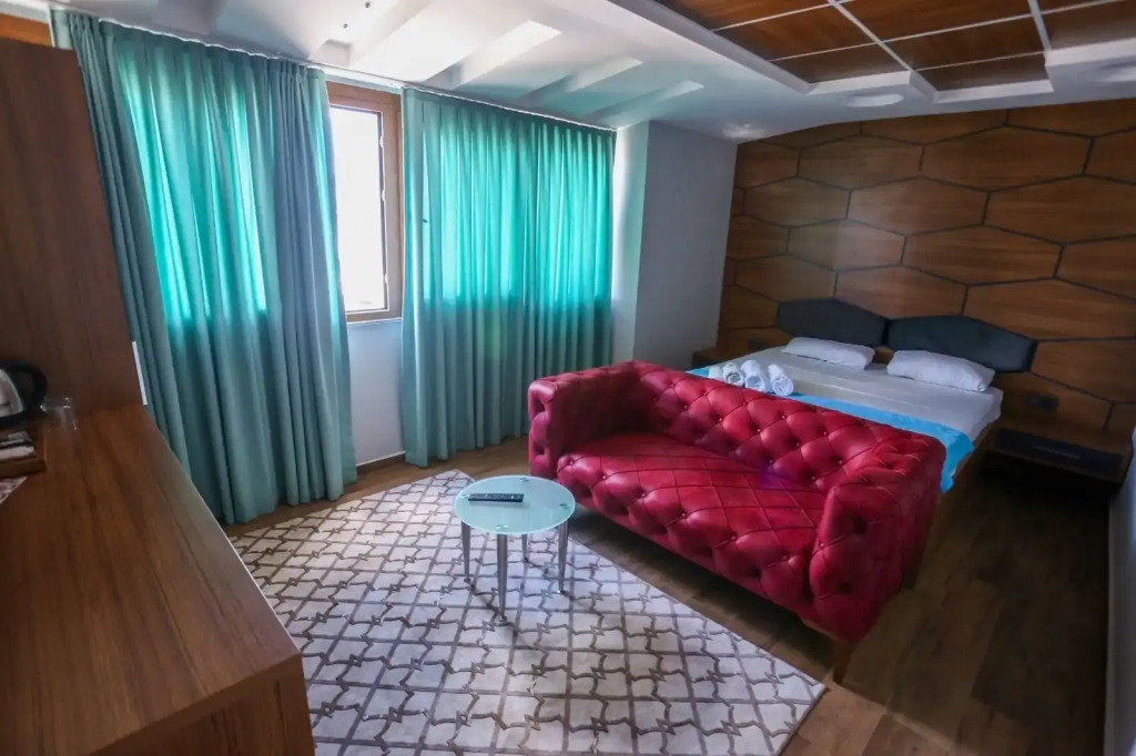 216 Eagle Palace Suite