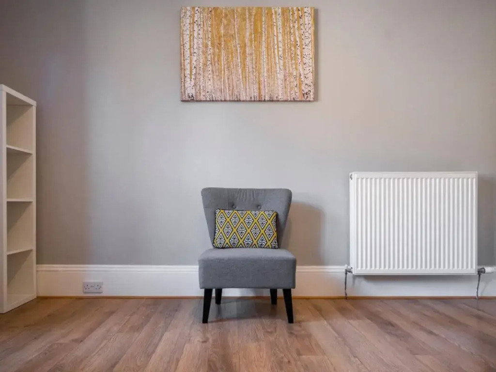 New Superhost Listing: Bright flat nr. University