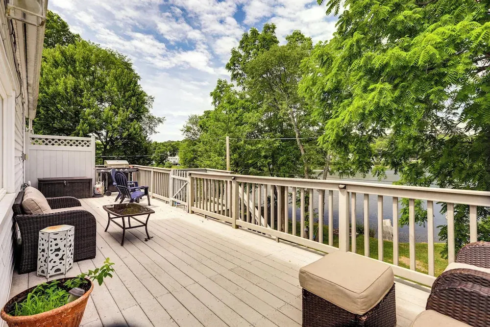 Lakefront Cottage 2 Mi to Palladium in Worcester!