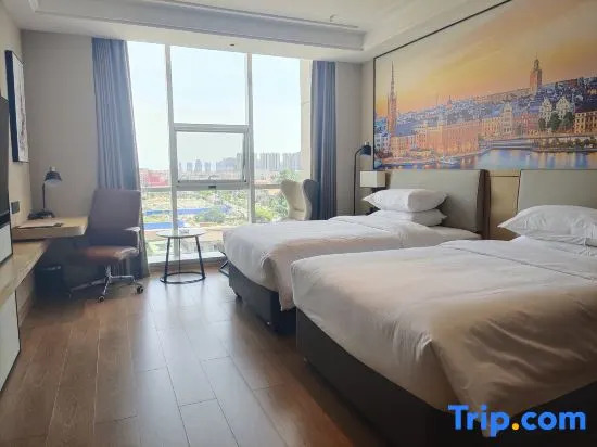 Vienna International Hotel (Yinzhu Metro Station, West Coast, Qingdao)