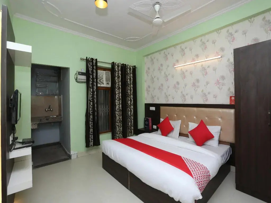 Chirag House By OYO Rooms