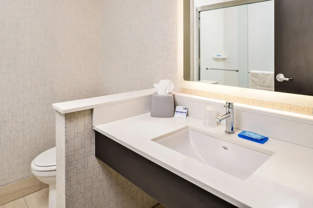 Holiday Inn Express & Suites - Kansas City - Lees Summit by IHG