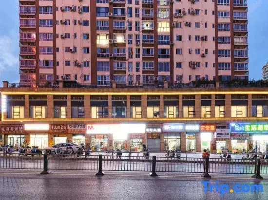 Yiduo Hotel (Dazhou Luofu Plaza Railway Station)