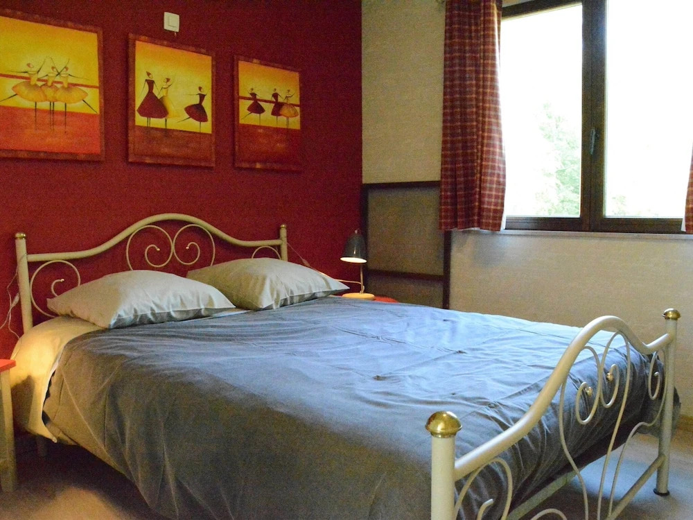 Luxury Pet-friendly Chalet in Bièvre near Forest