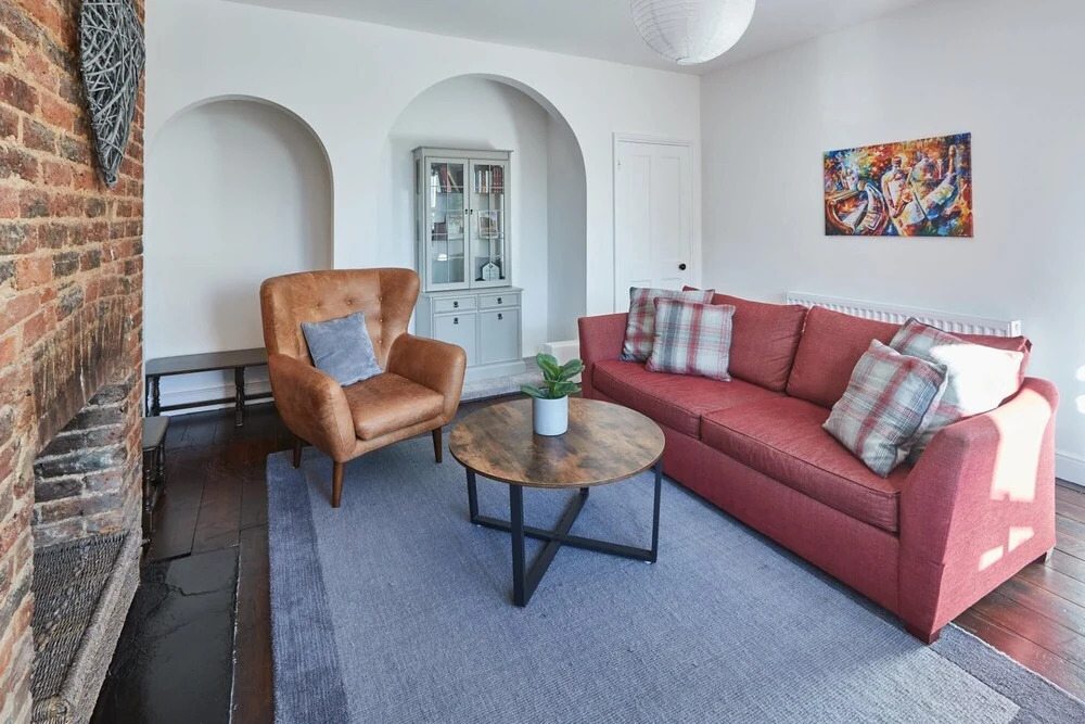 Host Stay Leafy Garden Apartment