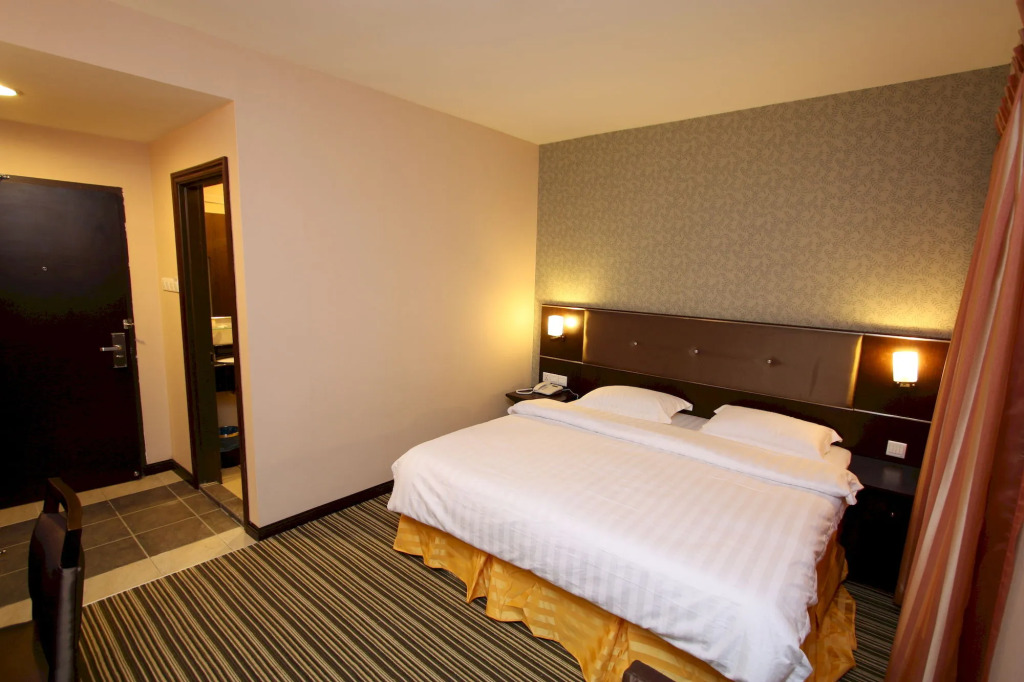 1 City Hotel