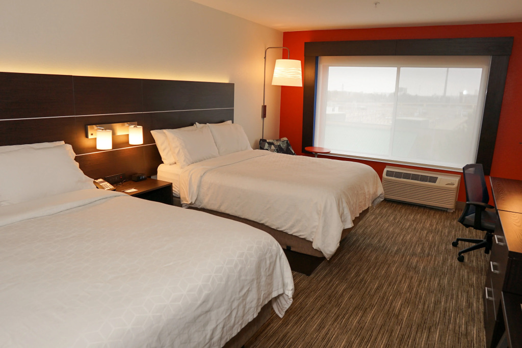 Holiday Inn Express & Suites - Aurora Medical Campus by IHG