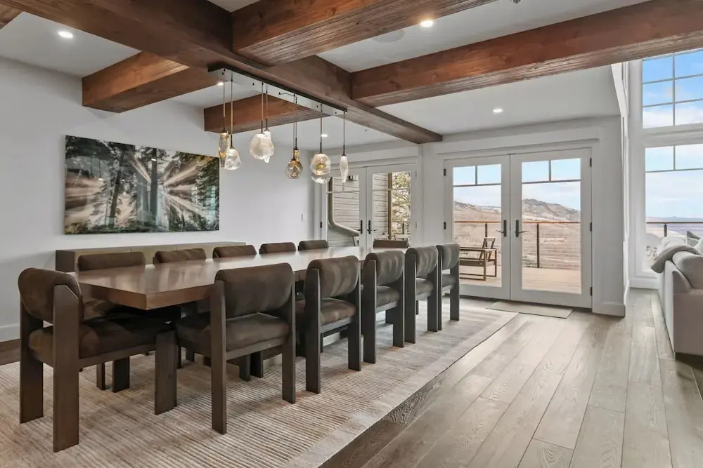 Stag Lodge 3BR Views, Hot Tub, Ski Access Condo