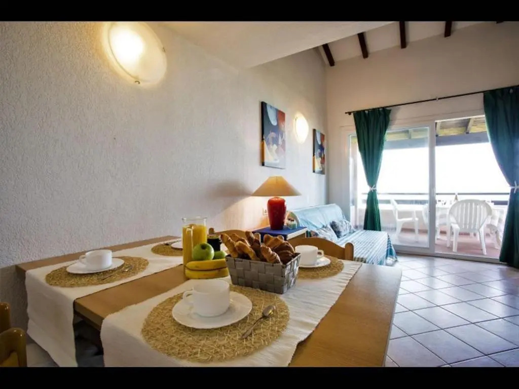 Seaside apartment with 3 bedrooms 2 bathrooms sofa bed in the living room