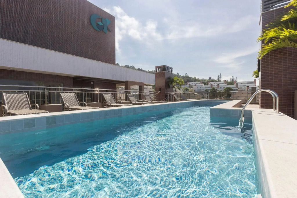 Porto Madero 204 - Apartamento a 250 metros da praia de Bombinhas - Piscina e Academia Rooftop - 6 Hospedes