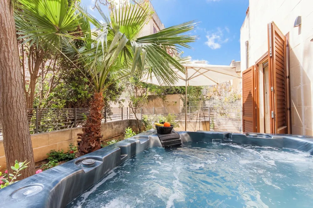 Getaway Npetto Gozitan Villa - Happy Rentals
