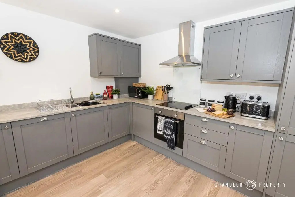 BOURNECOAST - STYLISH FLAT with SEA GLIMPSES - FM8406