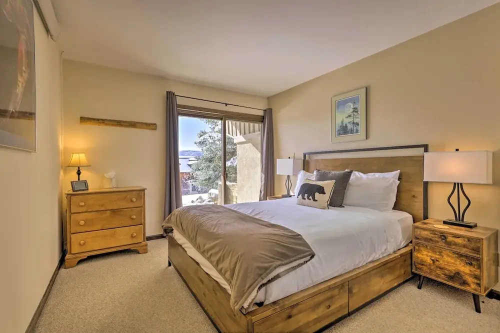 Cozy Condo w/ View, Walk to Steamboat Ski Resort!