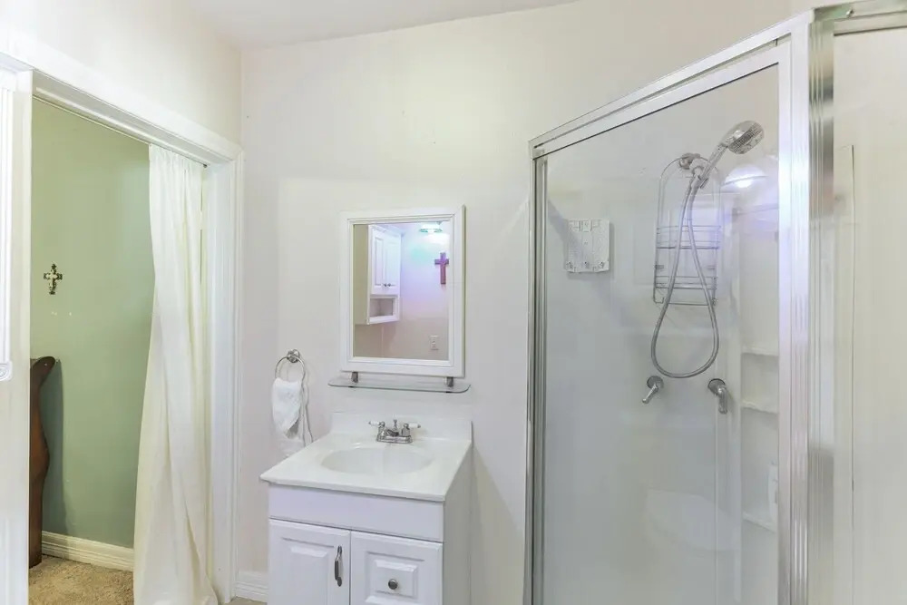 Heaven On Earth In The Historic District 3 Bedroom Home by Redawning