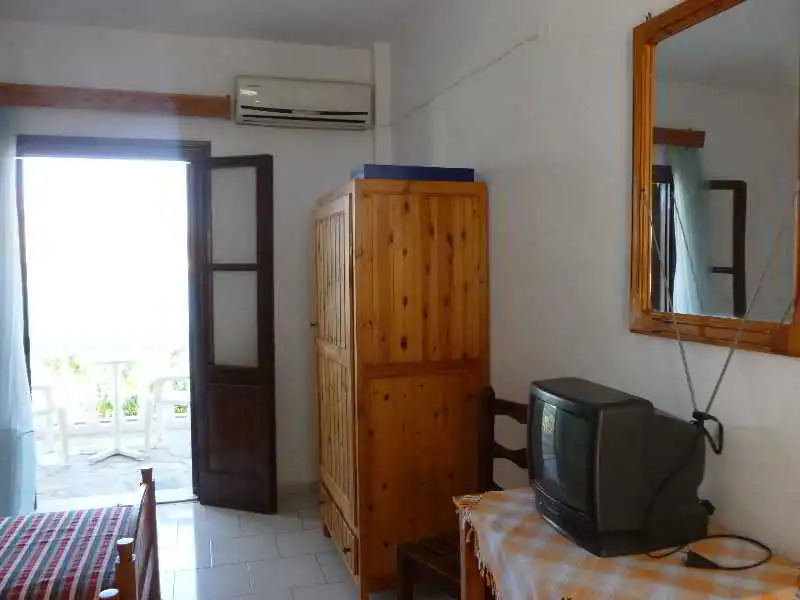 Akrogiali Rooms & Studios