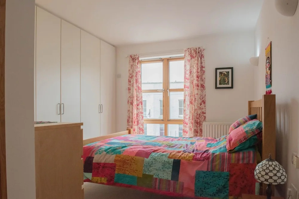 Lovely 2 Bedroom Flat in Excellent Location