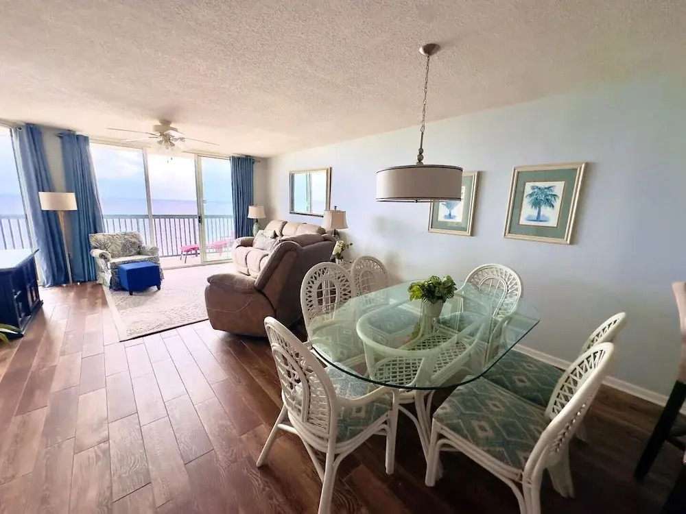 Ashworth 1406 2 Bedroom Condo by RedAwning, North Myrtle Beach