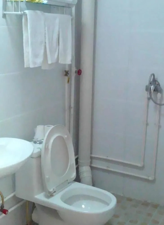 Longmen Hengtong Motel