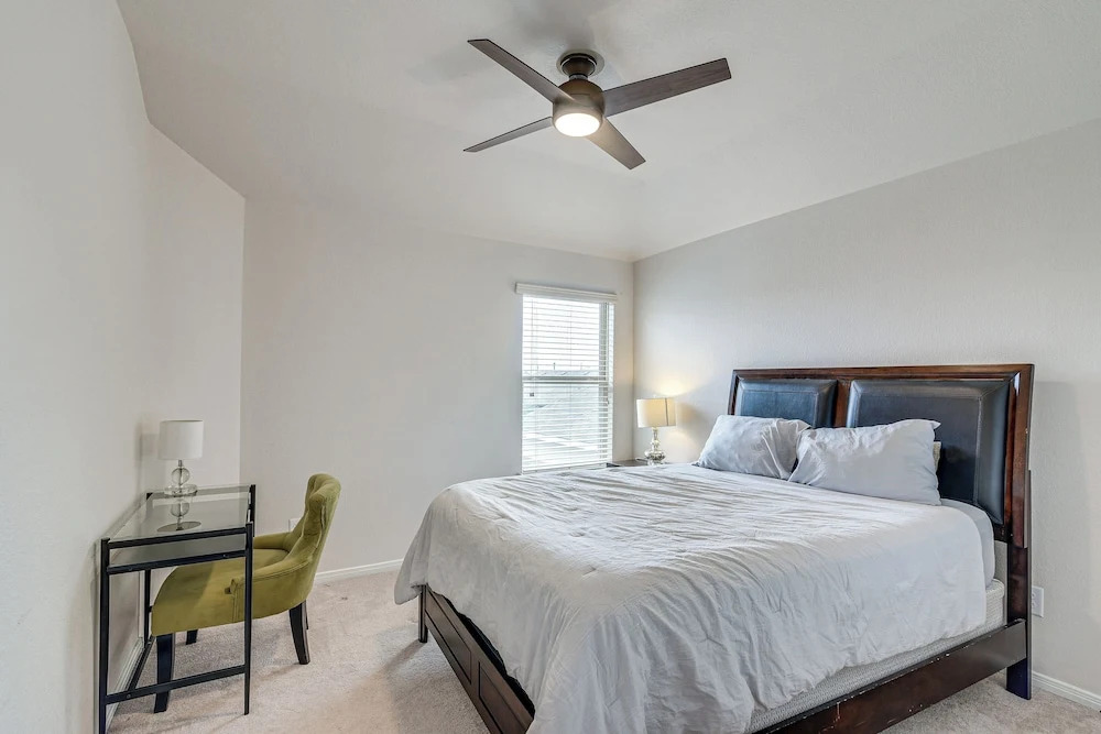 12 Mi to Dtwn Houston: Modern Home w/ Backyard