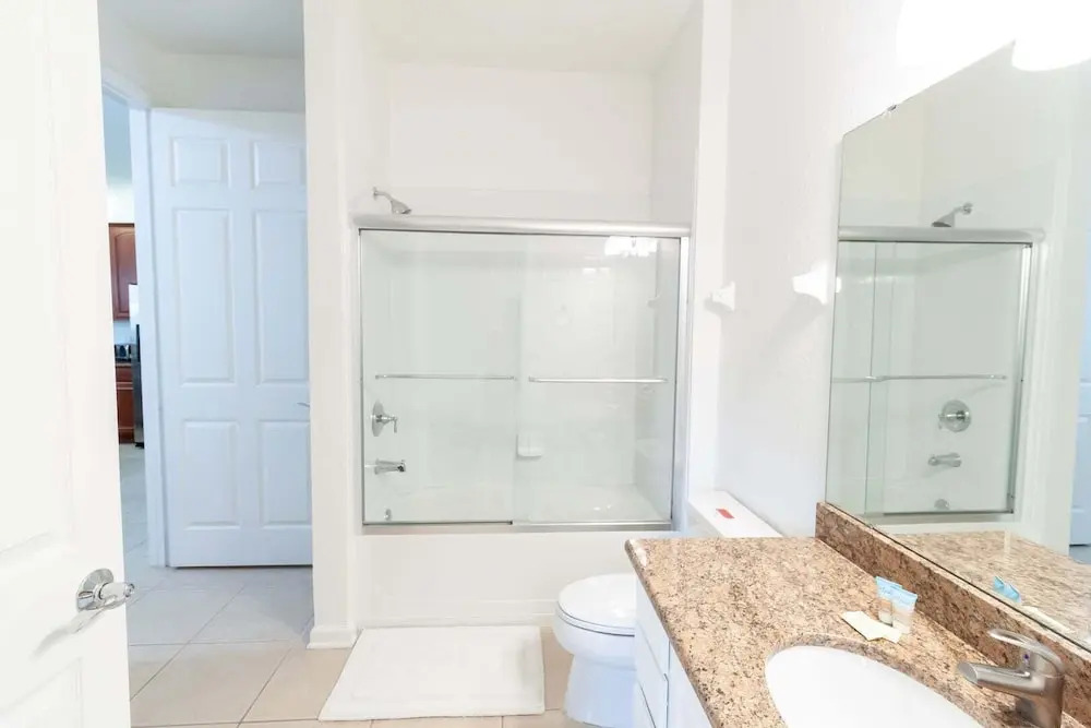 Condo 5min-universal Spacious Condo Vc101